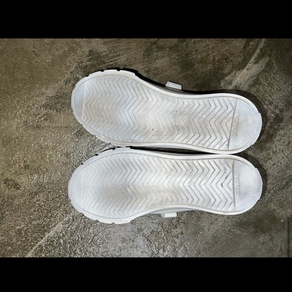 Prada Milano sneakers. - Picture 4 of 6